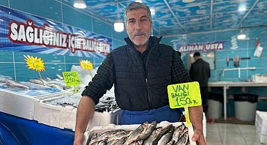 Van'da tezgahlar çeşitlendi: Tüketicinin tercihi Van Gölü'nün incisi oldu