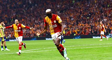 Victor Osimhen ligdeki gol sayısı 8'e çıkardı