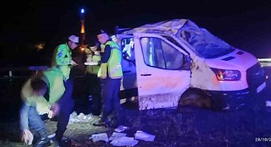 Yağışlı yolda kontrolden çıkan otomobil takla attı: 4 yaralı
