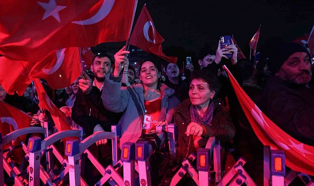 Yağmura rağmen Bursa'da Cumhuriyet coşkusu dinmedi
