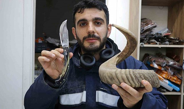 Yaklaşık 30 yıllık boynuzlar bıçak sapına dönüştü, 25 santimlik Sivas bıçağı ilgi odağı oldu