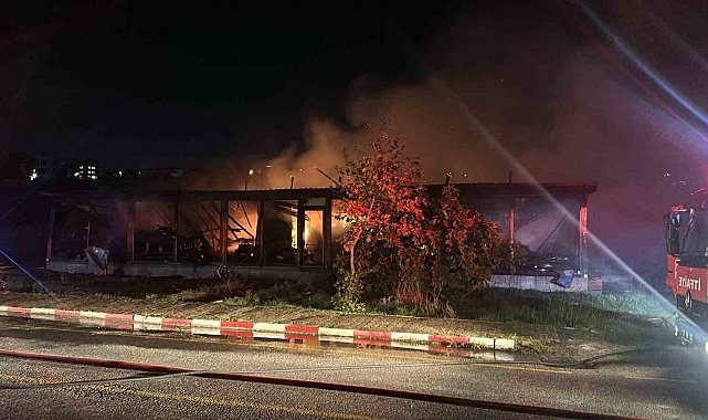 Yalova'da mobilya imalathanesinde yangın