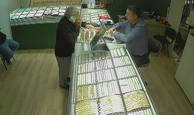 Yaşlı adamın birikimini dolandırıcılardan sarrafın dikkati kurtardı