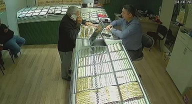 Yaşlı adamın birikimini dolandırıcılardan sarrafın dikkati kurtardı