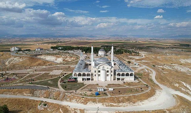 Yaşlılar ebru sanatıyla kendi eserlerini ortaya çıkardı