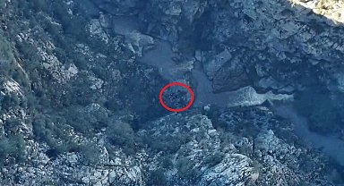 Yazılı Kanyon'da mahsur kalıp kurtarılan 3 gönüllünün tespit edilme anı dron kamerasına yansıdı