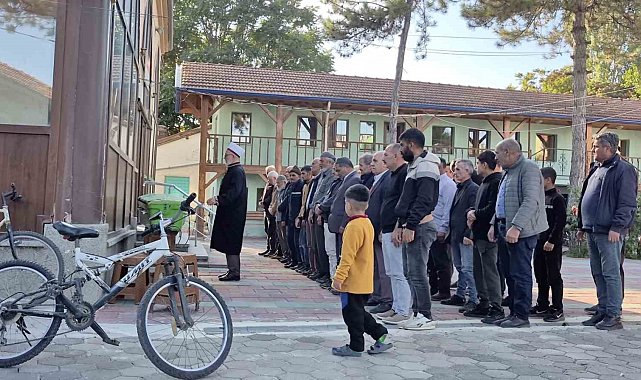 Yeğeni tarafından öldürülen amca son yolculuğuna uğurlandı