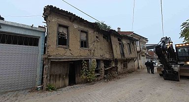 Yenişehir'in kırsal mahallelerindeki metruk binalar da yıkılıyor