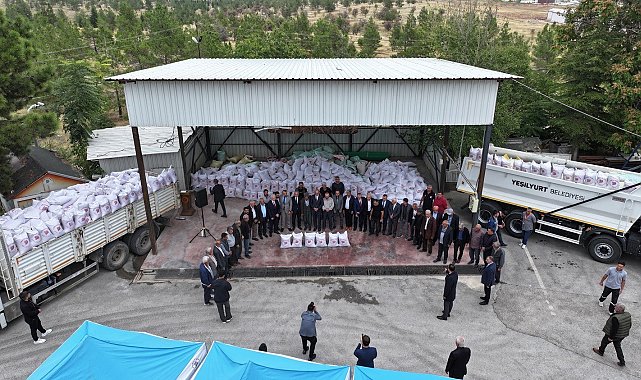 Yeşilyurt Belediyesi'nden üreticilere 60 ton arpa desteği