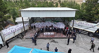 Yeşilyurt Belediyesi'nden üreticilere 60 ton arpa desteği