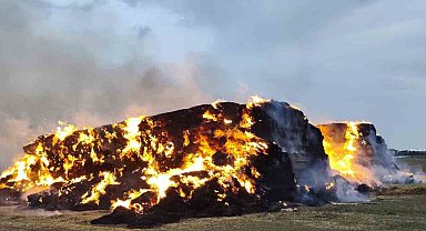 Yıldırım düştü, 500 ton saman balyası alev alev yandı