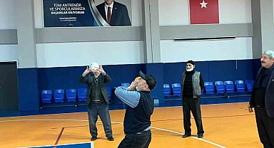 Yıllara meydan okuyup sahaya çıktılar