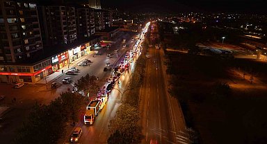 Yılmaz'dan Cumhuriyet kortejine davet