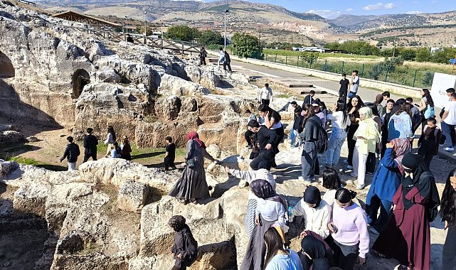 YKS'ye hazırlanan öğrencilere Perre Antik Kenti gezisi
