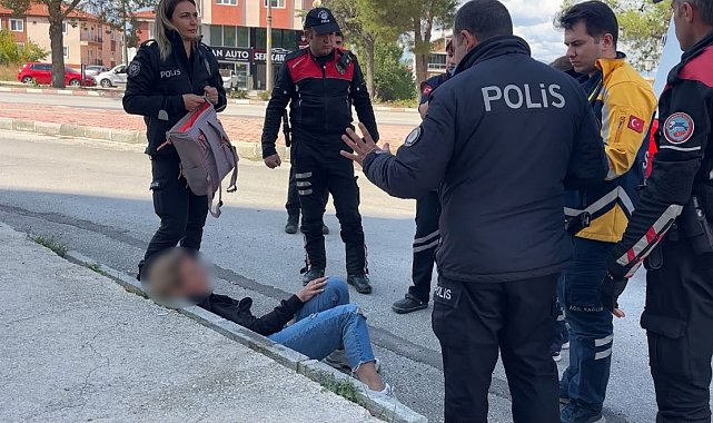 Yoldan geçen araçların önüne atladı, polis ekiplerine zor anlar yaşattı