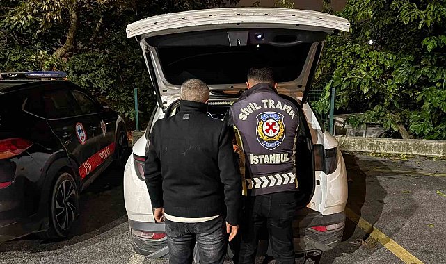 Yolu keserek trafik güvenliğini tehlikeye düşüren 2 sürücüye 384 bin 712 TL ceza