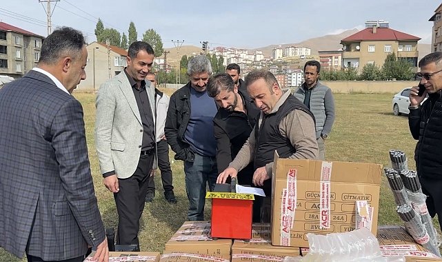 Yüksekova'da arılar elektrikli çitle koruma altında: 30 üreticiye hibe desteği