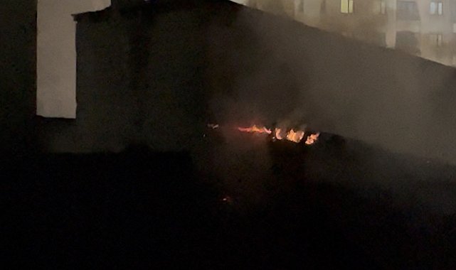 Yüksekova'da fırının çatısında çıkan yangın kontrol altına alındı