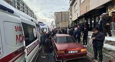 Yüksekova'da sokak ortasında taşlı sopalı kavga: 4 kişi yaralandı