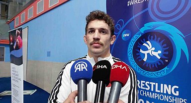 Yüksel Sarıçiçek, Dünya Büyükler Güreş Şampiyonası'nda finale yükseldi