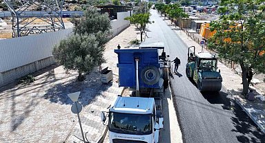 Yunusemre Emlakdere'de 2 kilometrelik yol sıcak asfaltla yenilendi