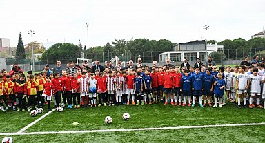 Yunusemre'de 29 Ekim coşkusu futbolla taçlandı