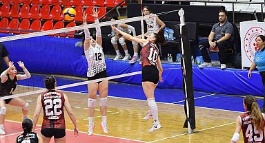 Yunusemre'nin Sultanları Altay'ı 36-34'lük setle geçti