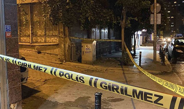 Zeytinburnu'nda iki grup arasındaki silahlı kavgada ev ve iş yerlerine mermi isabet etti