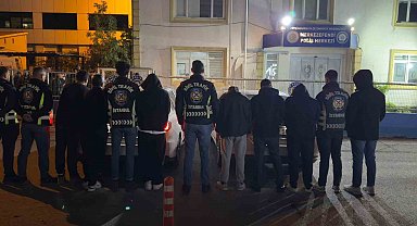 Zeytinburnu'nda trafikte araçlarından inip kavga ettiler