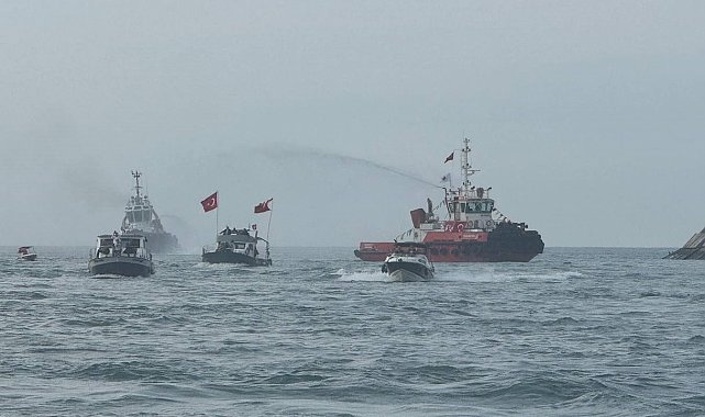 Zonguldak Limanı'nda Cumhuriyet Bayramı'na özel deniz gösterisi