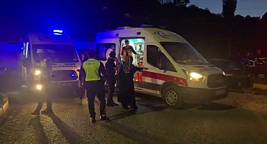 Zonguldak'ta iki araç kavşakta çarpıştı: 6 yaralı