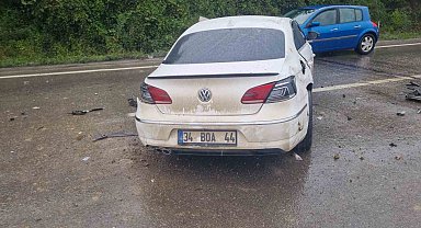 Zonguldak'ta otomobil bariyerlere çarptı: Sürücü yaralandı