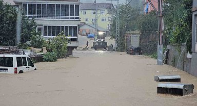 Zonguldak'ta sağanak yolları göle çevirdi: Metrekareye 80 kilogram yağış