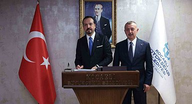 Zorlu'dan Büyükakın'a övgü: "Kendisi sadece hizmet üretmiyor, kavram da üretiyor"