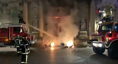 Fransa'da Bordeaux Belediye binası ateşe verildi