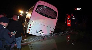 Edirne'de minibüs sulama kanalına düştü: Mahsur kalanlar kurtarıldı